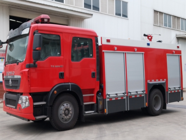 JDF5174GXFSG80/Z6型水罐消防車