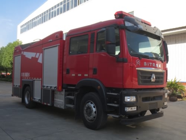 汕德卡7噸水罐消防車