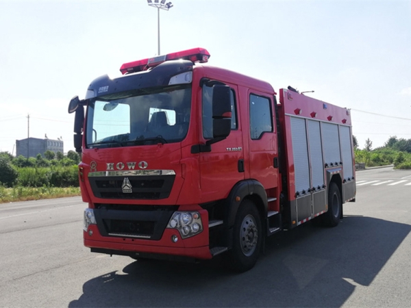 豪沃6.1噸水罐消防車